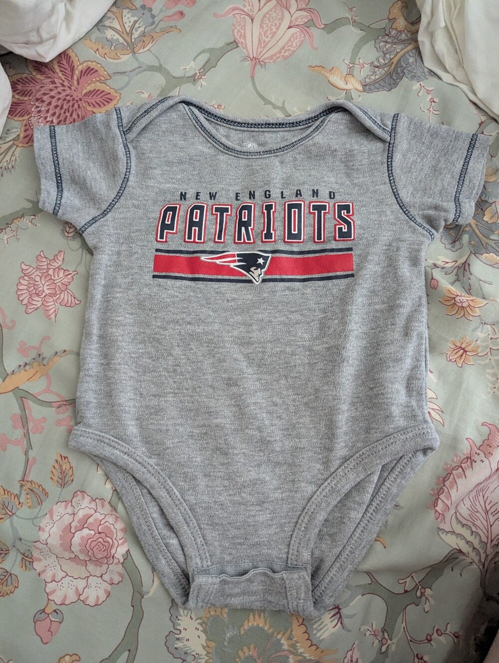 NFL Baby Onesie 12m New England Patriots American Football Team